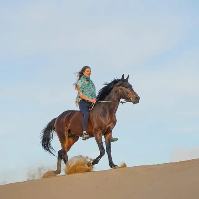 Paseo a caballo al atardecer en Essaouira