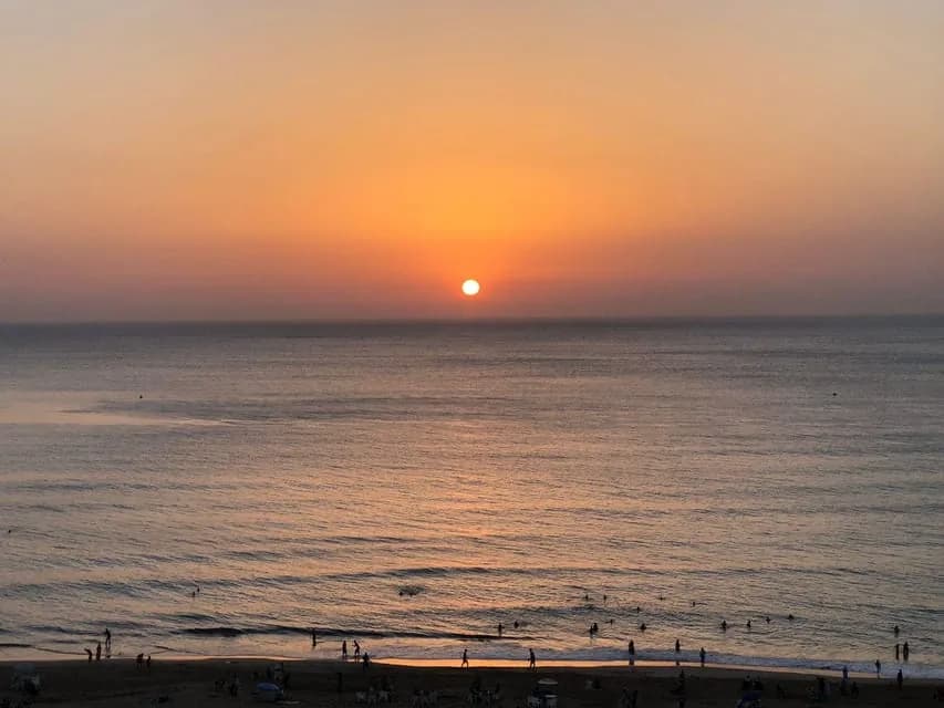 Sonnenuntergang an der Küste von Tanger