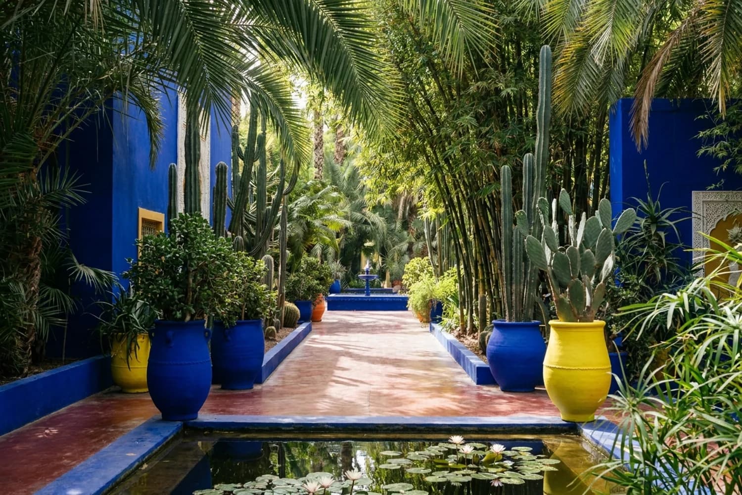 Bleu Majorelle dans le jardin Majorelle de Marrakech